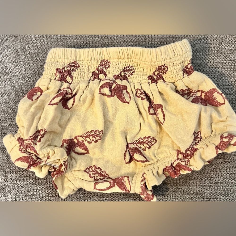 Kate Quinn Tan Acorn Baby Bloomers
Diaper Cover Size 3/6 Months Shorts